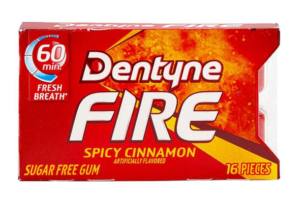 Guma o smaku cynamonowym Dentyne 16 szt (ok. 24g)